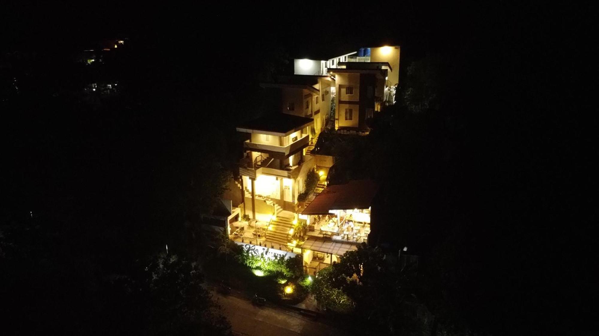 Vela Terraces Coron